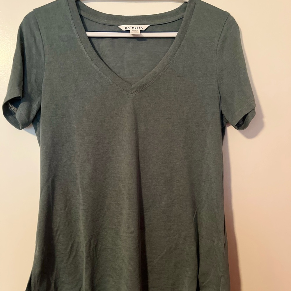 Athleta Women's Green V-Neck Top. Sp size